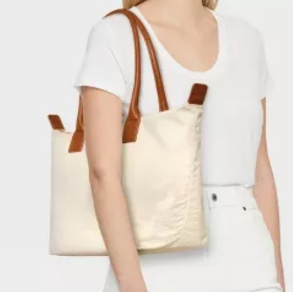 Universal Thread Tote Handbag 11" x 18.5" x 7.25" NWT - Picture 2 of 5